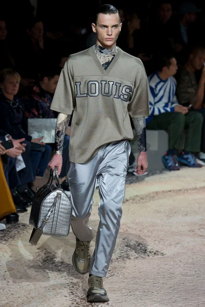 Look 11